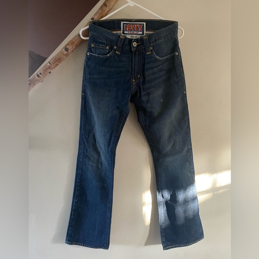 Levi’s Low Boot Cut Jeans. W28 L32. Dark blue wash.